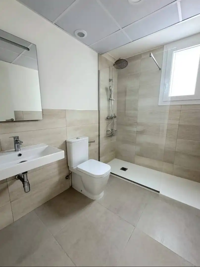 Bathroom of Flat for rent in Valencia  with Air Conditioner, Heating and Storage room