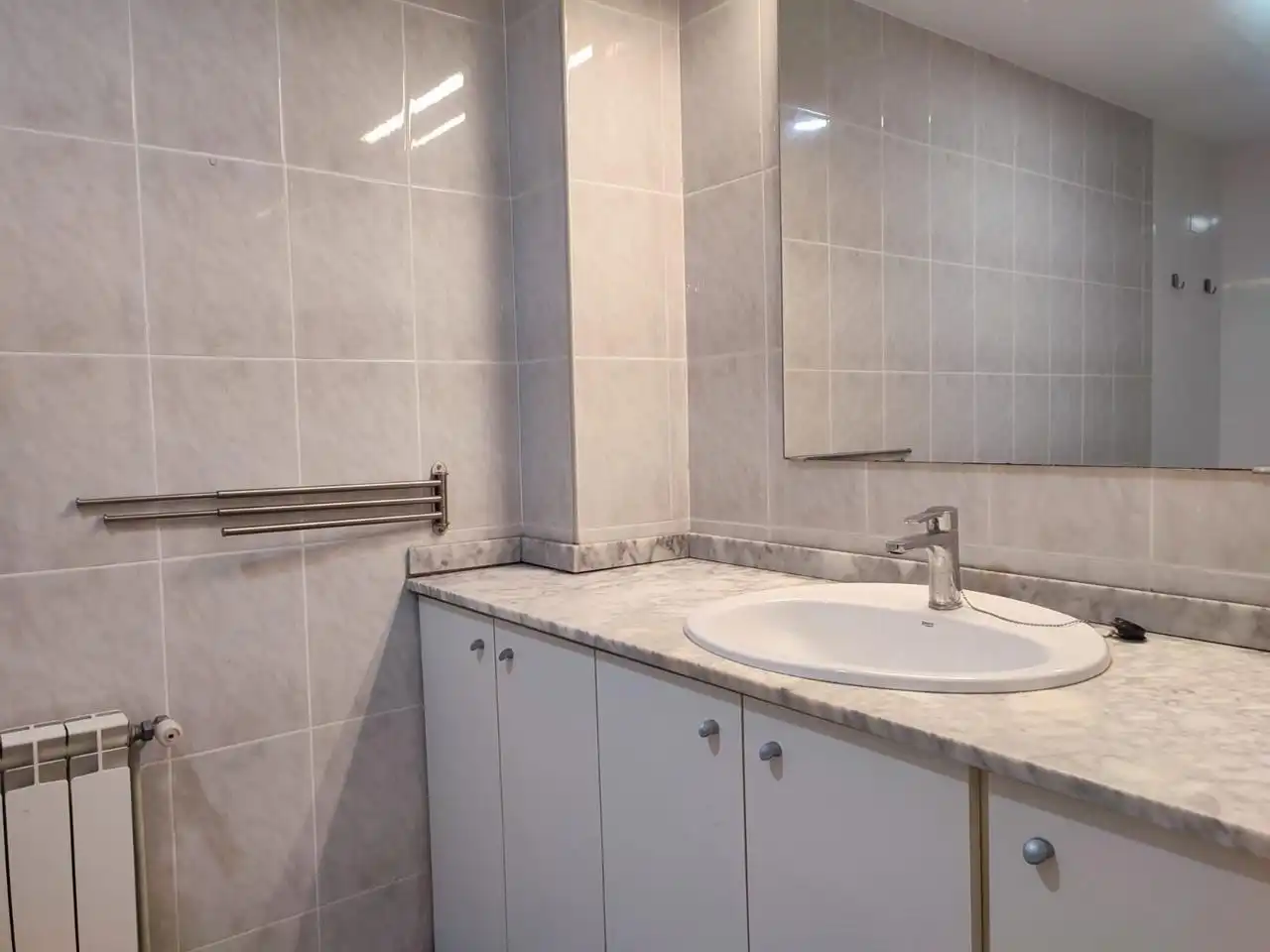 Bany de Pis en venda en Abrera amb Calefacció i Balcó