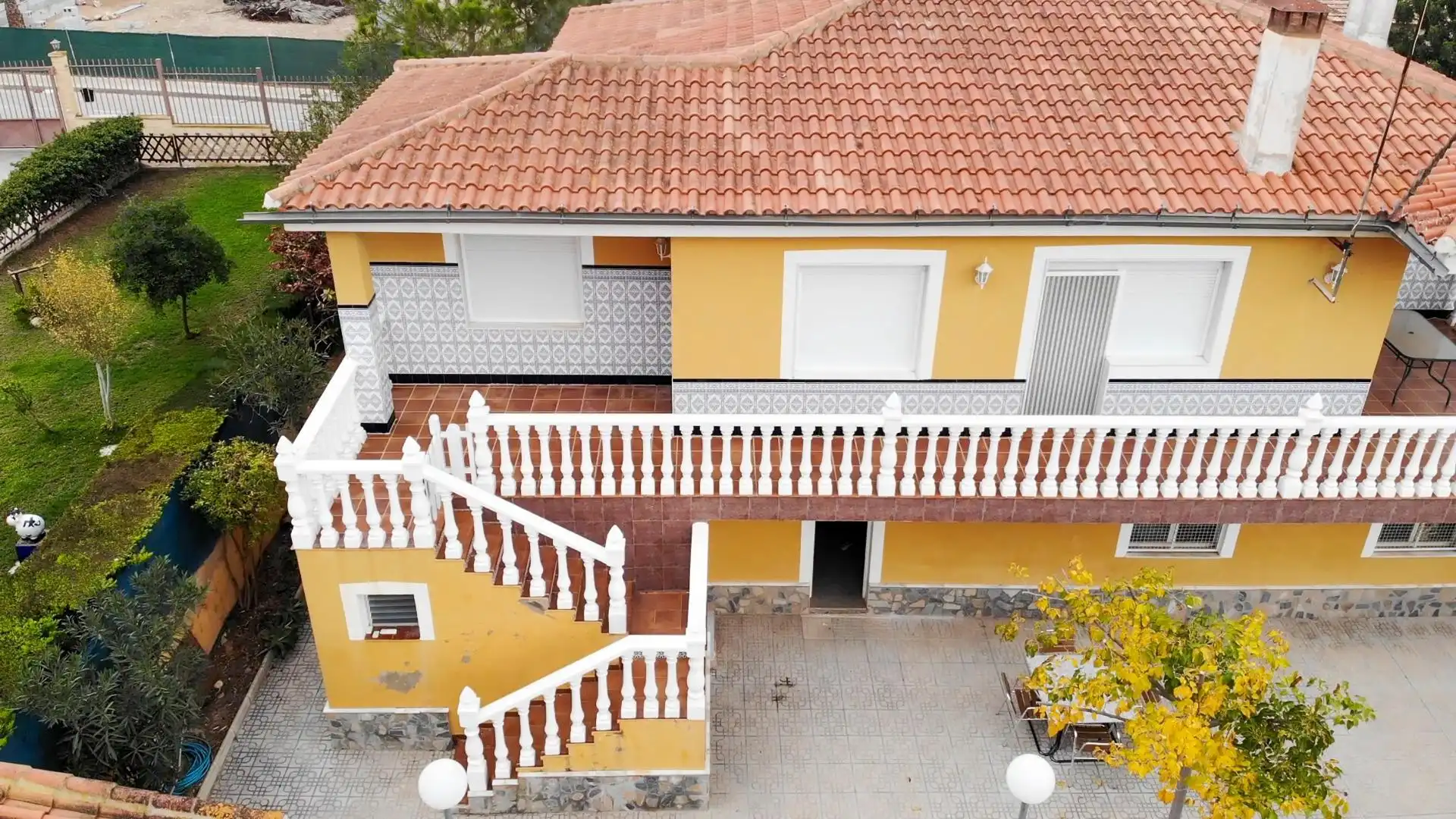 Vista exterior de Casa o xalet en venda en Orihuela amb Aire condicionat, Jardí privat i Terrassa