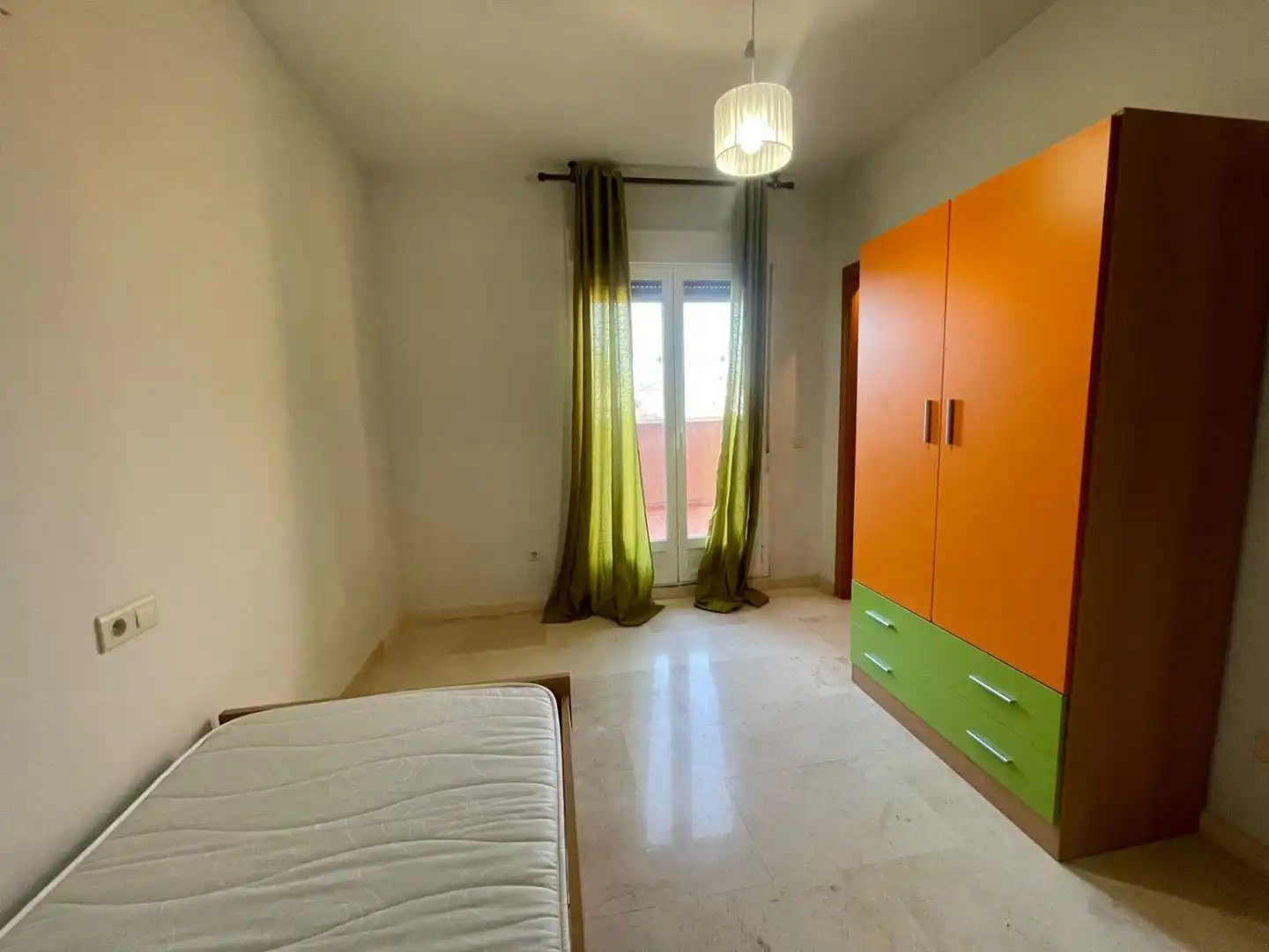 Habitación de Ático en venta en Valdepeñas con Aire acondicionado, Calefacción y Terraza