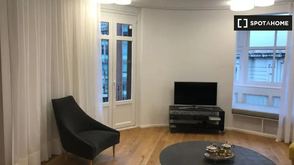 Room in Ensanche - Moyua - Diputación