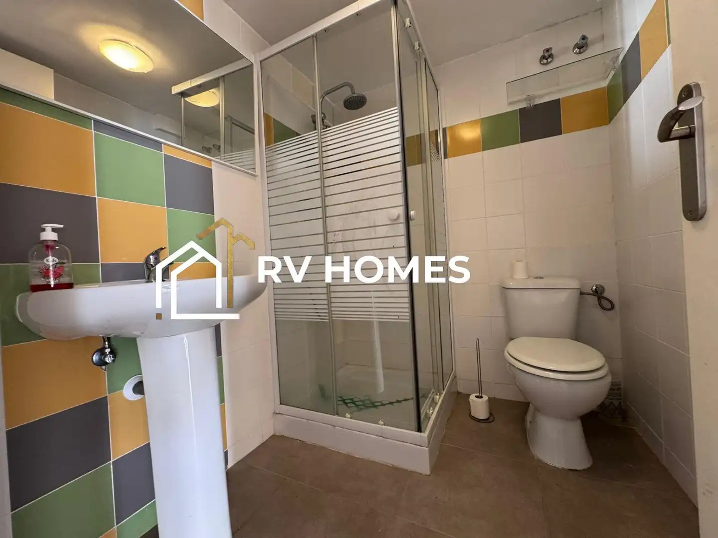 Badezimmer von Einfamilien-Reihenhaus zur Miete in Cáceres mit Klimaanlage, Heizung und Abstellraum