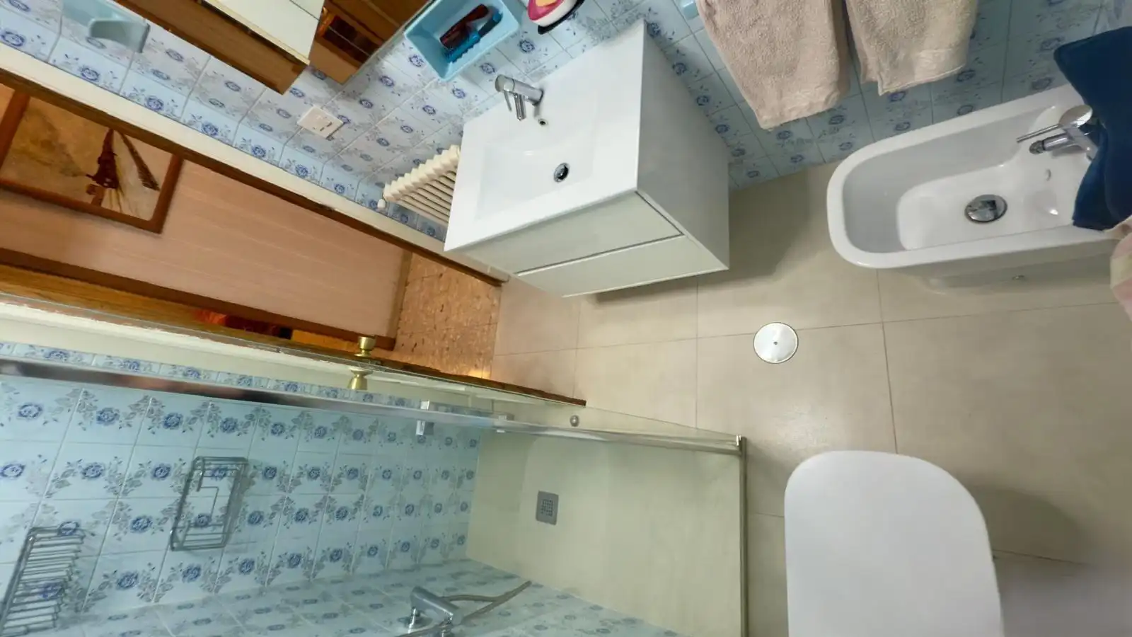 Bathroom of Flat for sale in Ourense Capital   with Heating, Storage room and Furnished