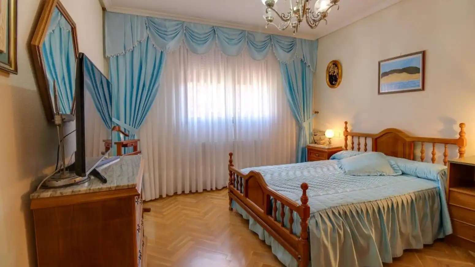 Schlafzimmer von Einfamilien-Reihenhaus zum Verkauf in Salamanca mit Heizung, Privatgarten und Parkett