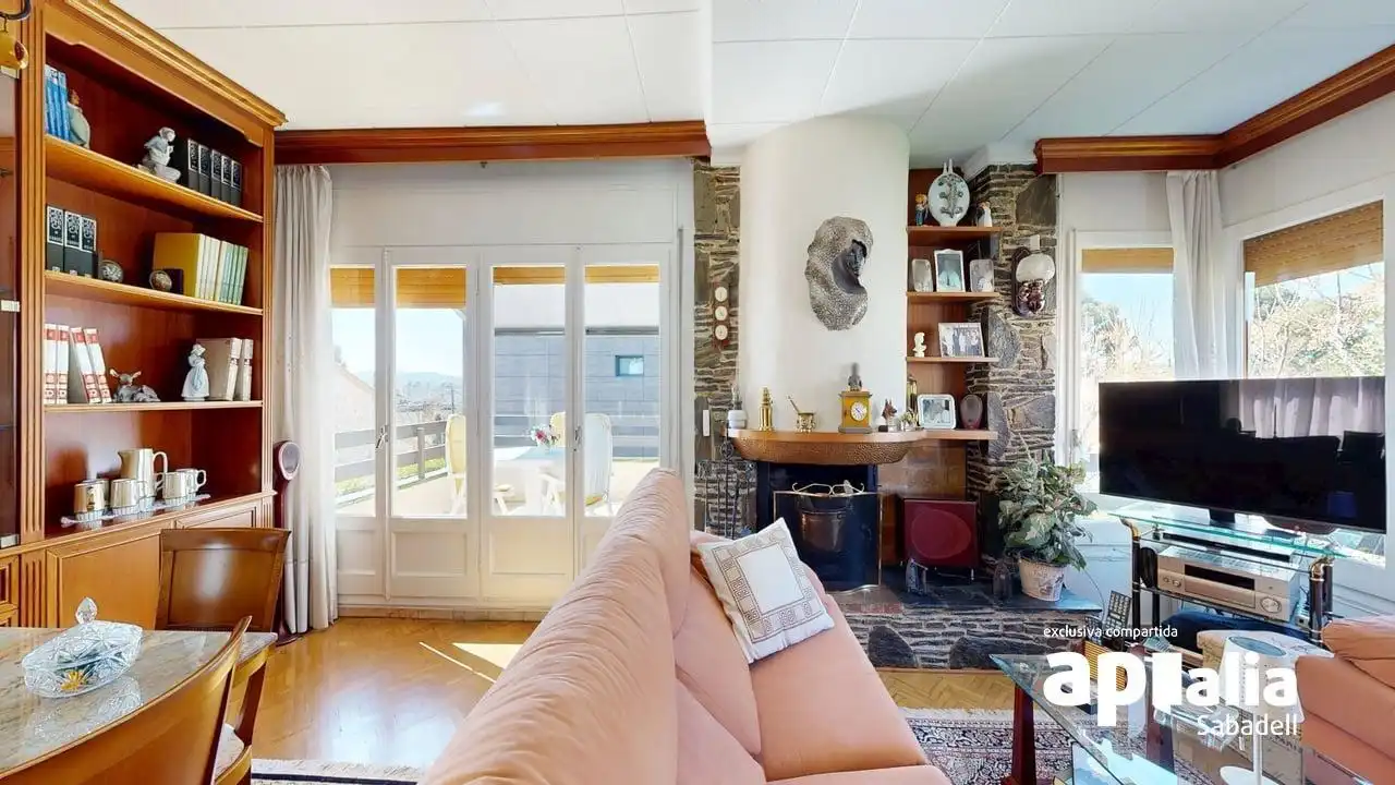 Sala d'estar de Casa o xalet en venda en Barberà del Vallès amb Aire condicionat, Calefacció i Jardí privat
