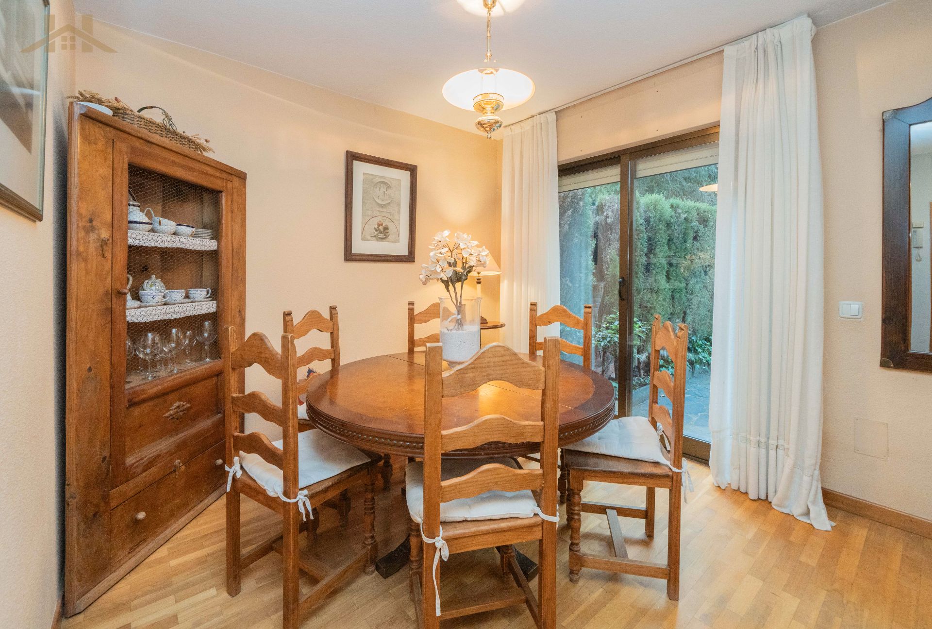 Comedor de Casa adosada en venta en Galapagar con Calefacción, Jardín privado y Balcón