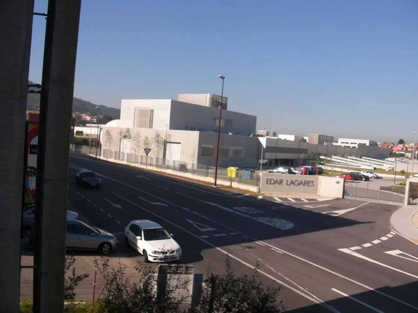 Vista exterior de Nau industrial en venda en Vigo 