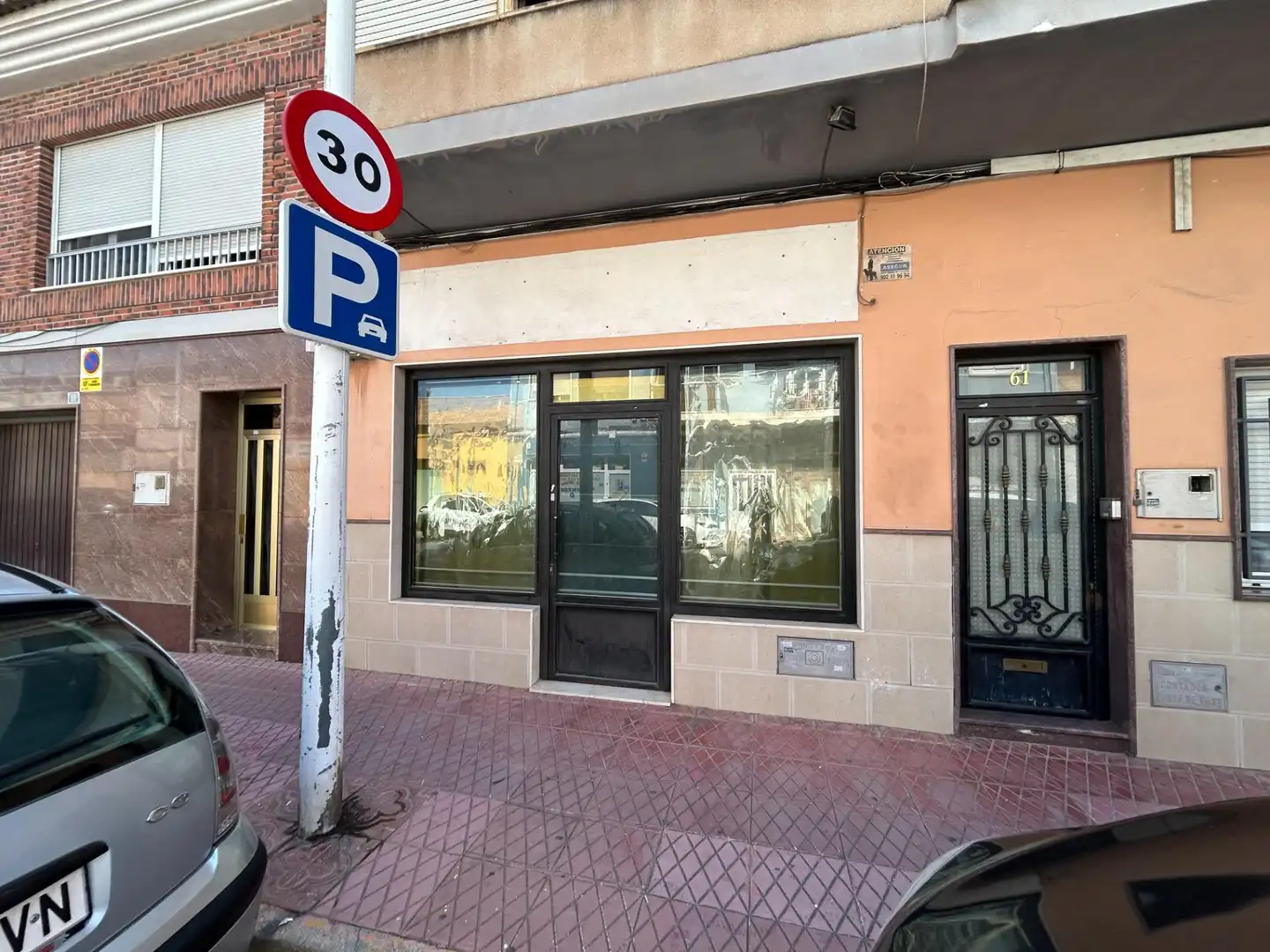 Local comercial en alquiler en Avenida REYES CATOLICOS, imagen 4