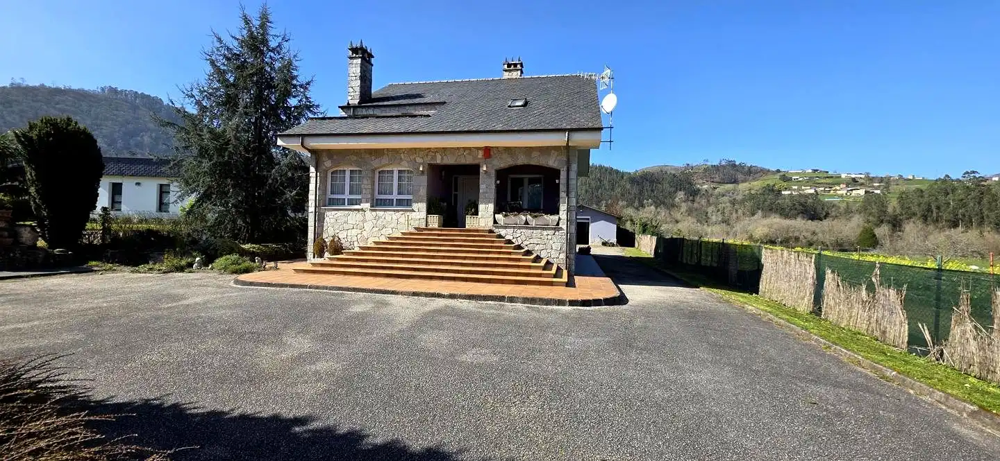 Exterior view of Houses for sale in Valdés - Luarca  with Heating, Private garden and Parquet flooring