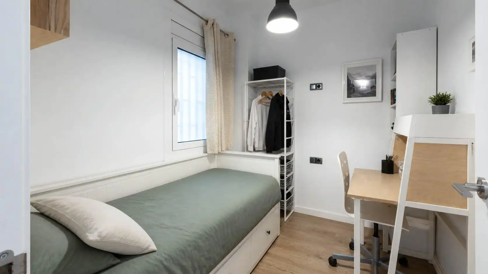 Schlafzimmer von Wohnung zum Verkauf in Barcelona mit Klimaanlage, Heizung und Privatgarten