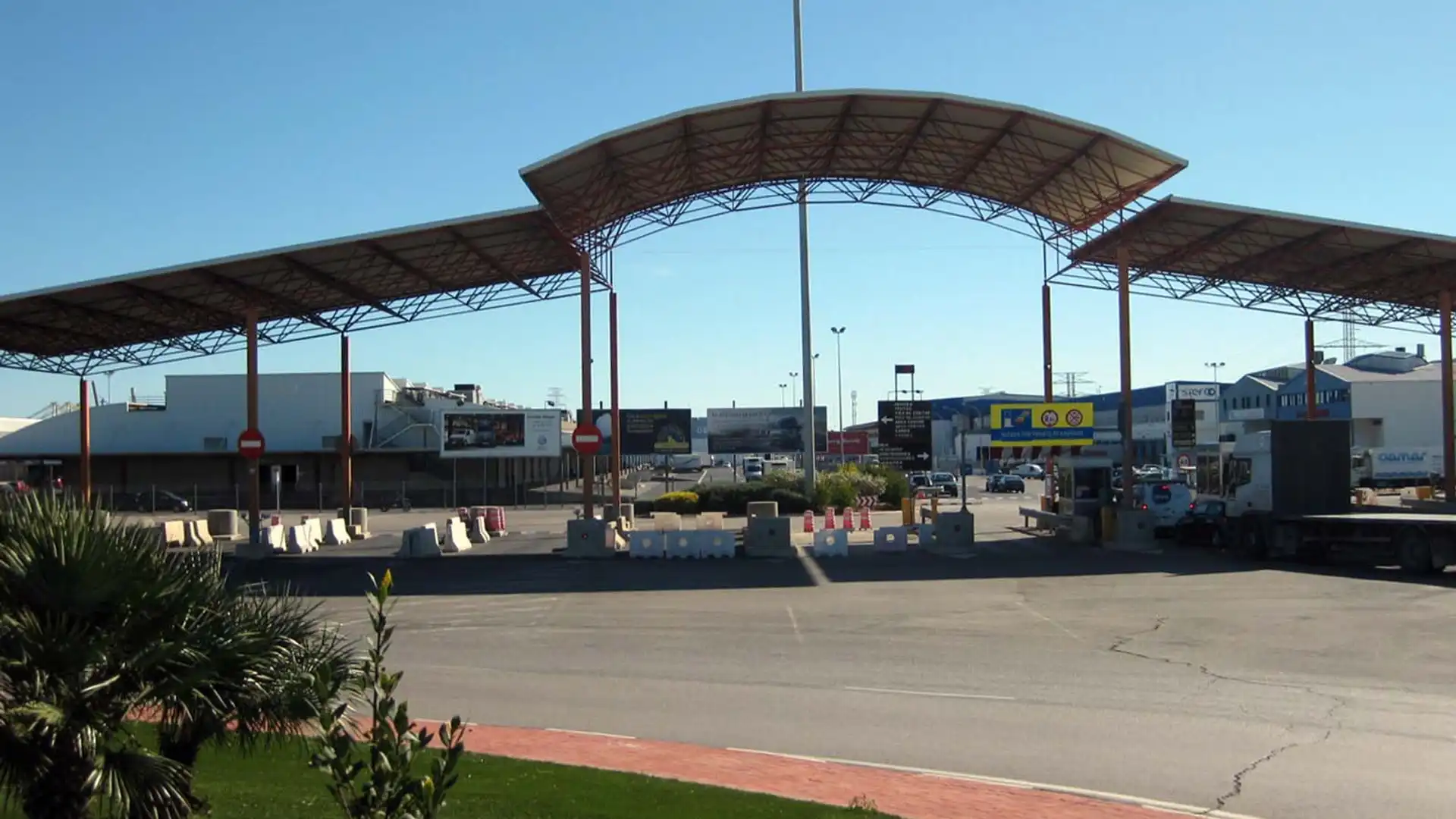 Vista exterior de Nave industrial de alquiler en  Valencia Capital