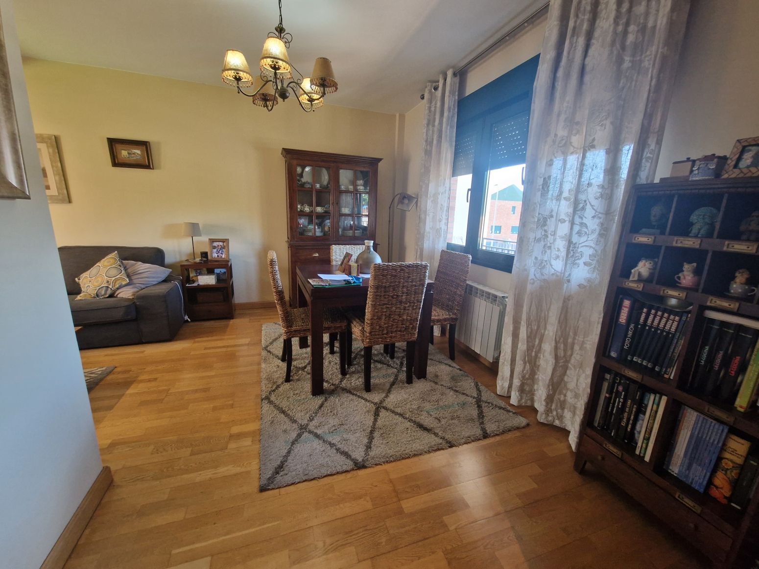 Menjador de Casa o xalet en venda en Avilés amb Calefacció, Parquet i Terrassa