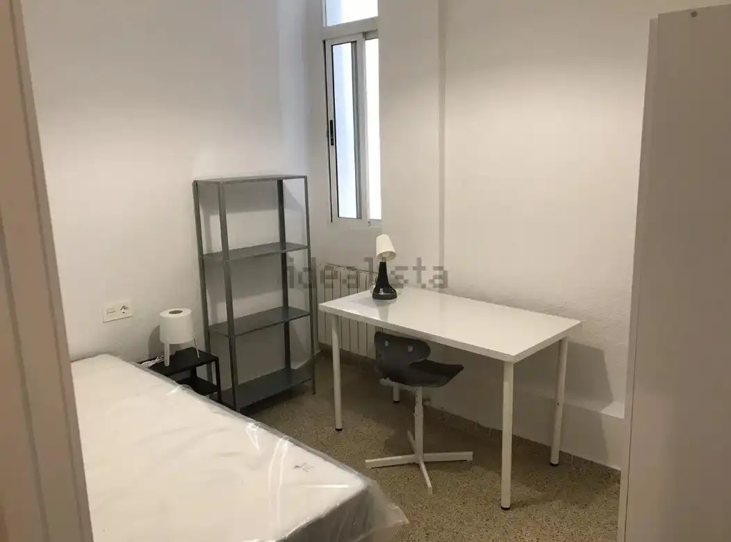 Habitación de Piso de alquiler en Granada con Aire acondicionado, Calefacción y Amueblado