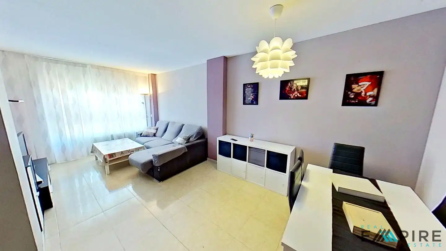 Living room of Flat for sale in Parla  with Air Conditioner, Heating and Storage room