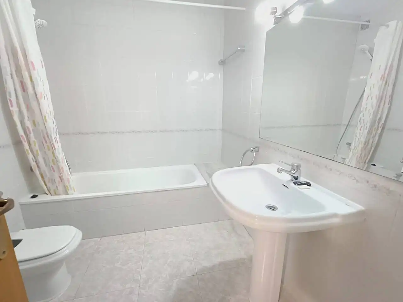 Baño de Piso de alquiler en Vic con Calefacción, Terraza y Trastero