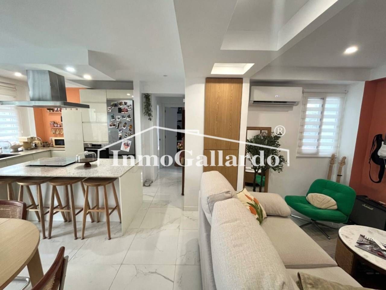 Living room of Flat for sale in Rincón de la Victoria  with Air Conditioner and Balcony