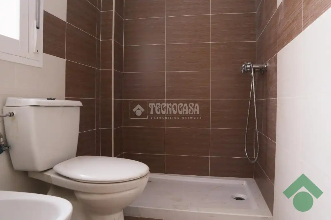 Bathroom of Flat for sale in Colomera  with Balcony