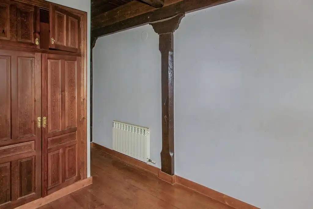 Buildings for sale in Vega de Valcarce