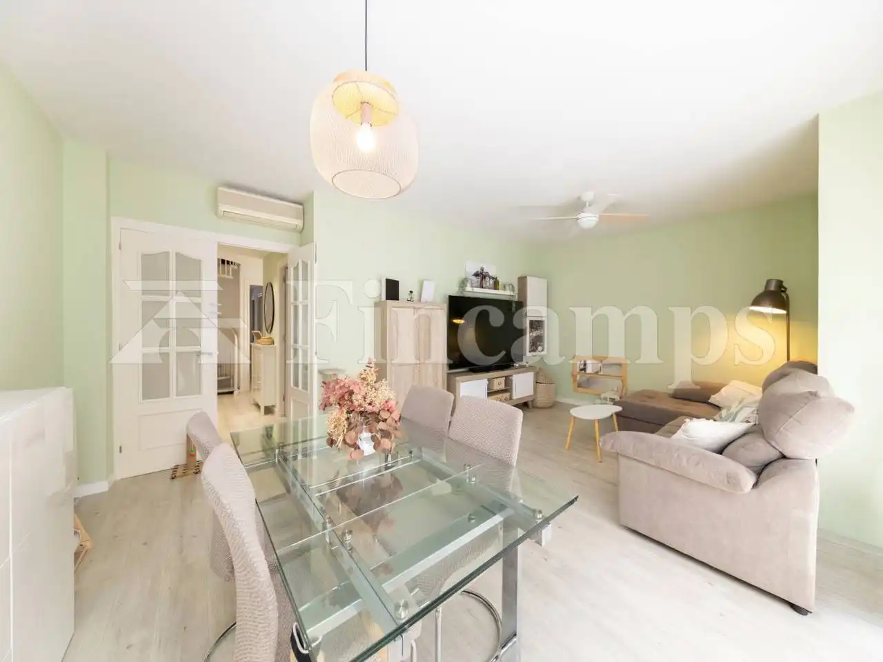 Living room of Flat for sale in Sabadell  with Air Conditioner, Heating and Parquet flooring