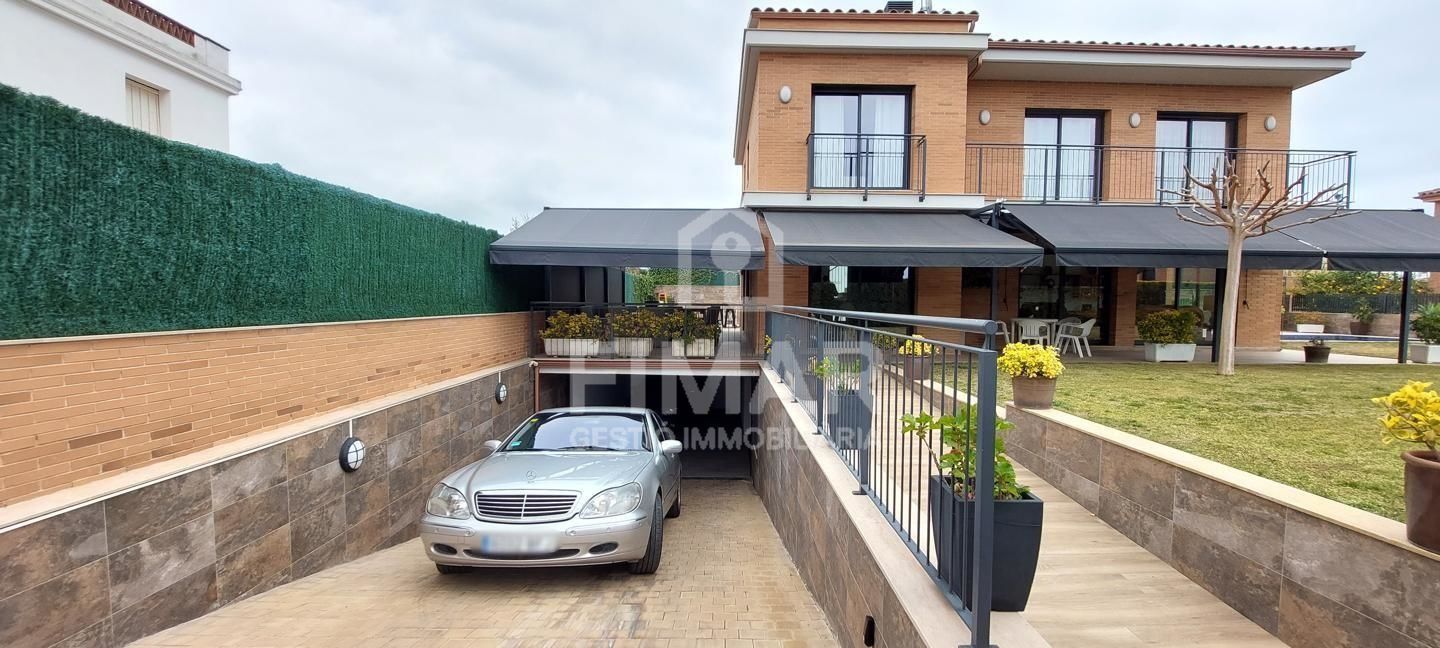 Vista exterior de Casa o chalet en venta en Cabrera de Mar con Calefacción, Jardín privado y Terraza