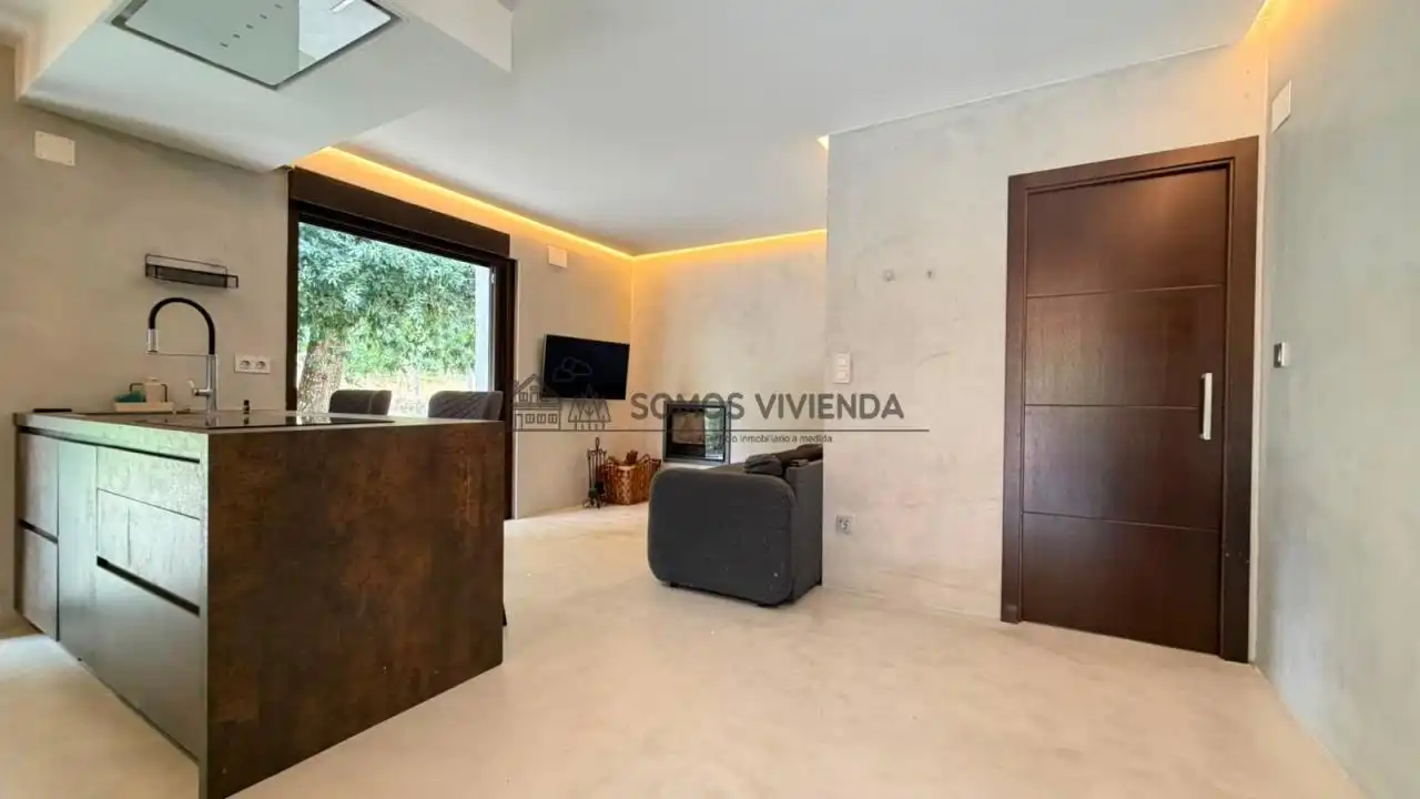 Sala d'estar de Casa o xalet en venda en Ourense Capital  amb Calefacció, Jardí privat i Terrassa