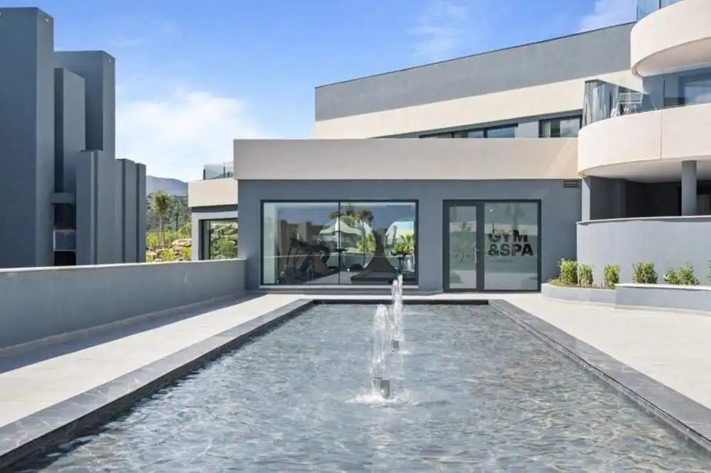 Vista exterior de Apartament de lloguer en Estepona amb Aire condicionat, Terrassa i Traster