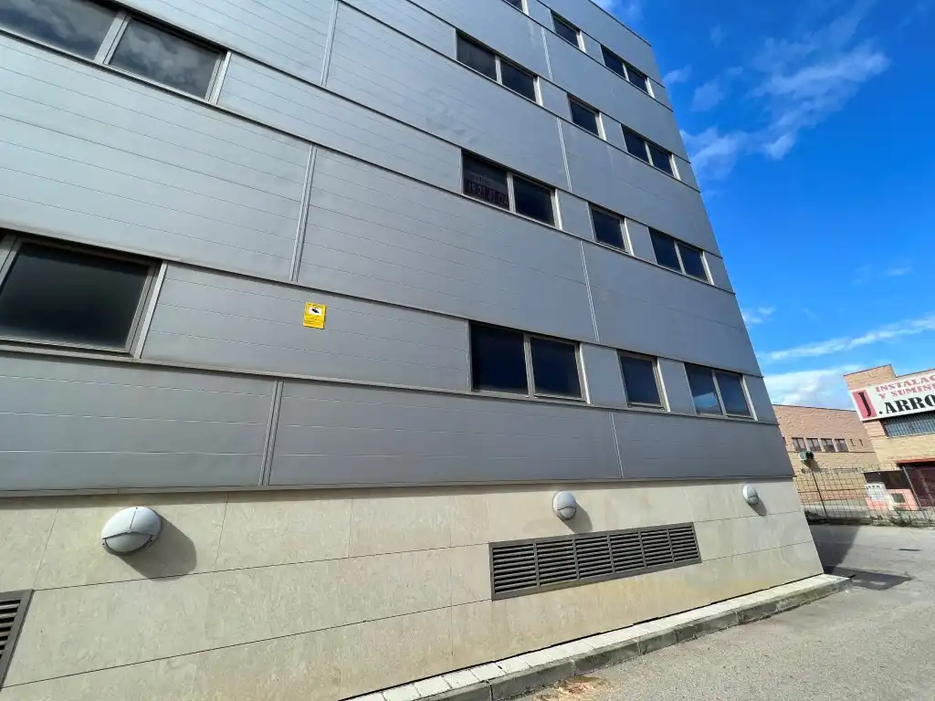 Vista exterior de Oficina en venda en Guadalajara