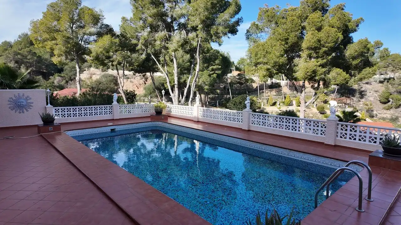Piscina de Casa o chalet en venta en L'Alfàs del Pi con Aire acondicionado, Calefacción y Jardín privado