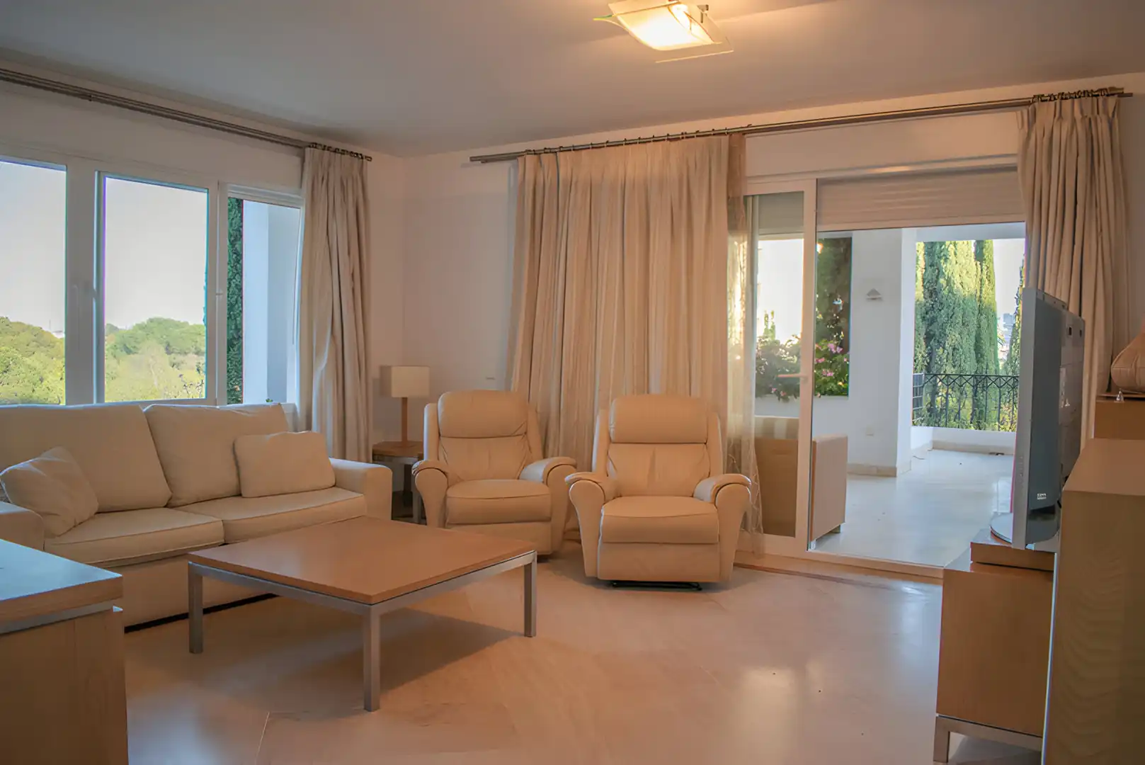 Sala d'estar de Planta baixa en venda en Marbella amb Aire condicionat, Calefacció i Terrassa