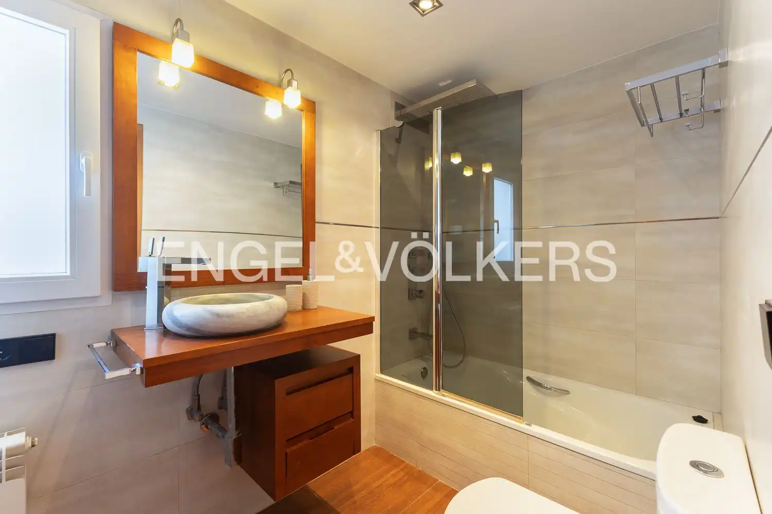 Badezimmer von Maisonette zur Miete in Valencia mit Klimaanlage, Heizung und Parkett