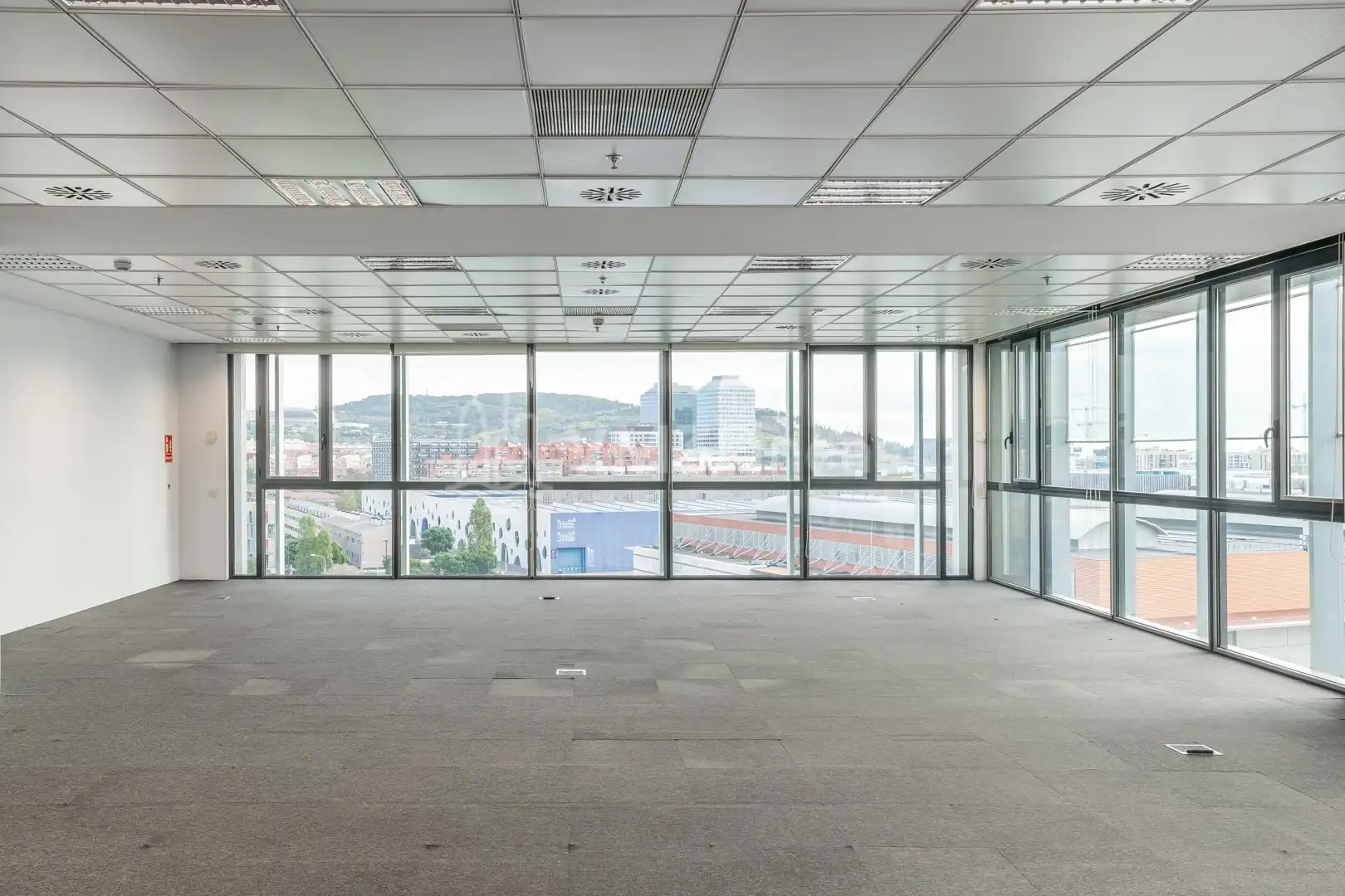Oficina en venta en L'Hospitalet de Llobregat con Aire acondicionado, Calefacción y Trastero