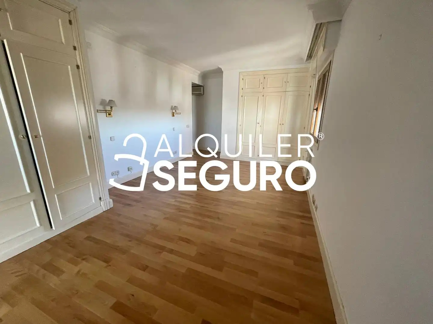 Bedroom of Flat for rent in Madrid  with Air Conditioner, Heating and Terrace