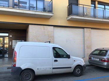 Locale commerciale in vendita a Solidaritat, 34