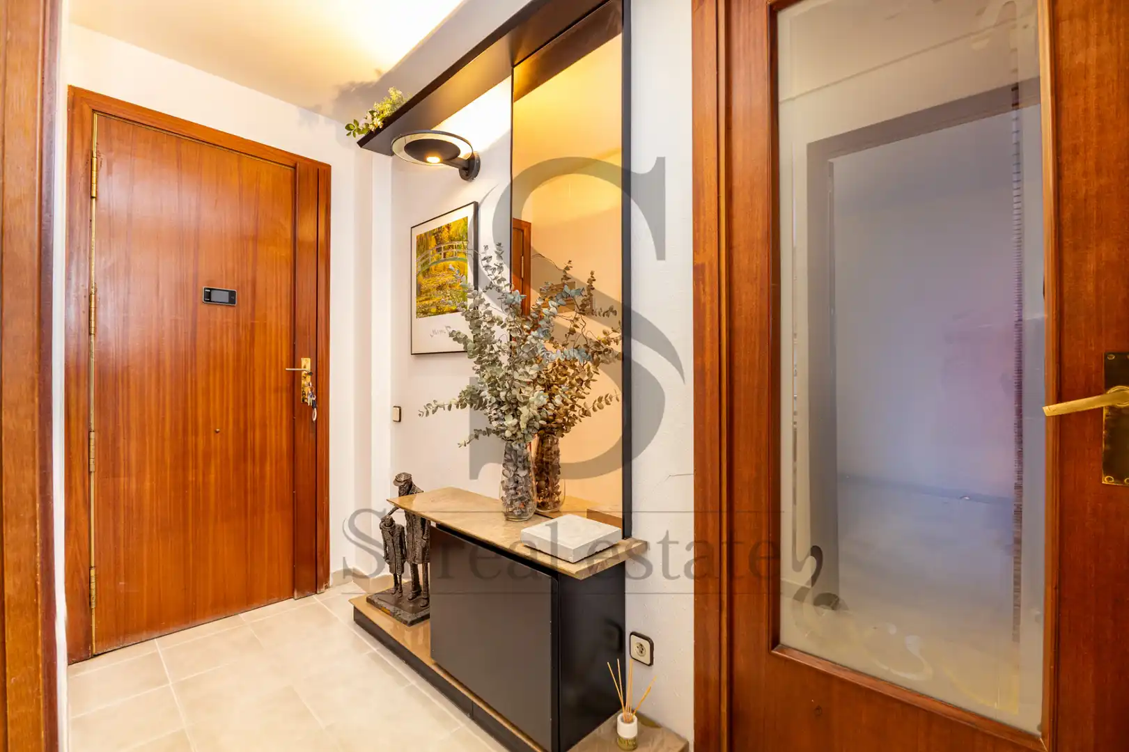 Wohnung zum Verkauf in Barcelona mit Klimaanlage und Balkon