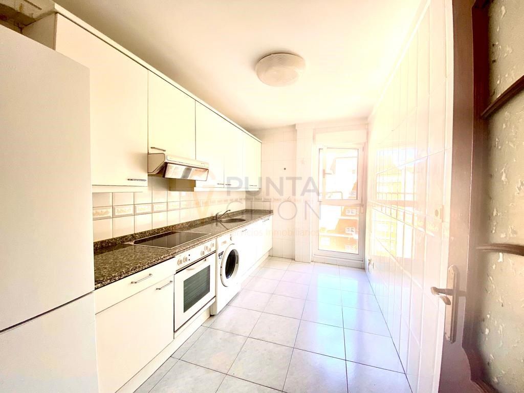 Kitchen of Flat to rent in Gijón 