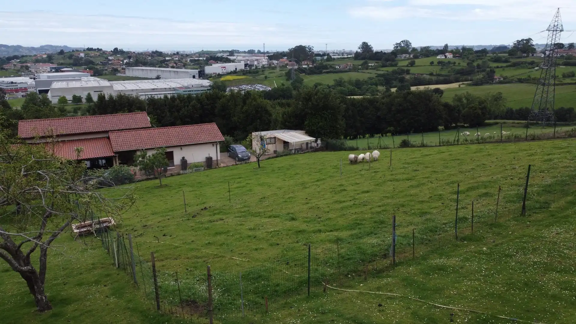 Casa o xalet en venda en Gijón  amb Calefacció, Jardí privat i Traster