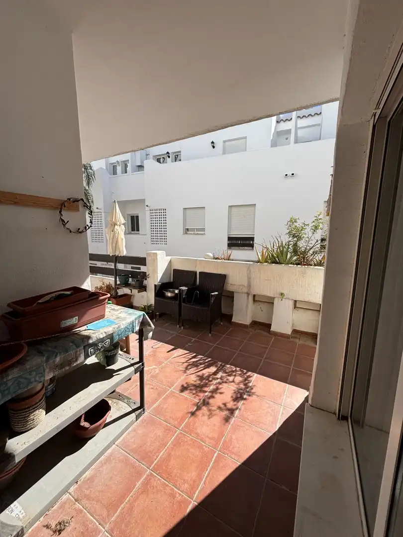 Terraza de Piso en venta en Estepona con Jardín privado y Piscina comunitaria