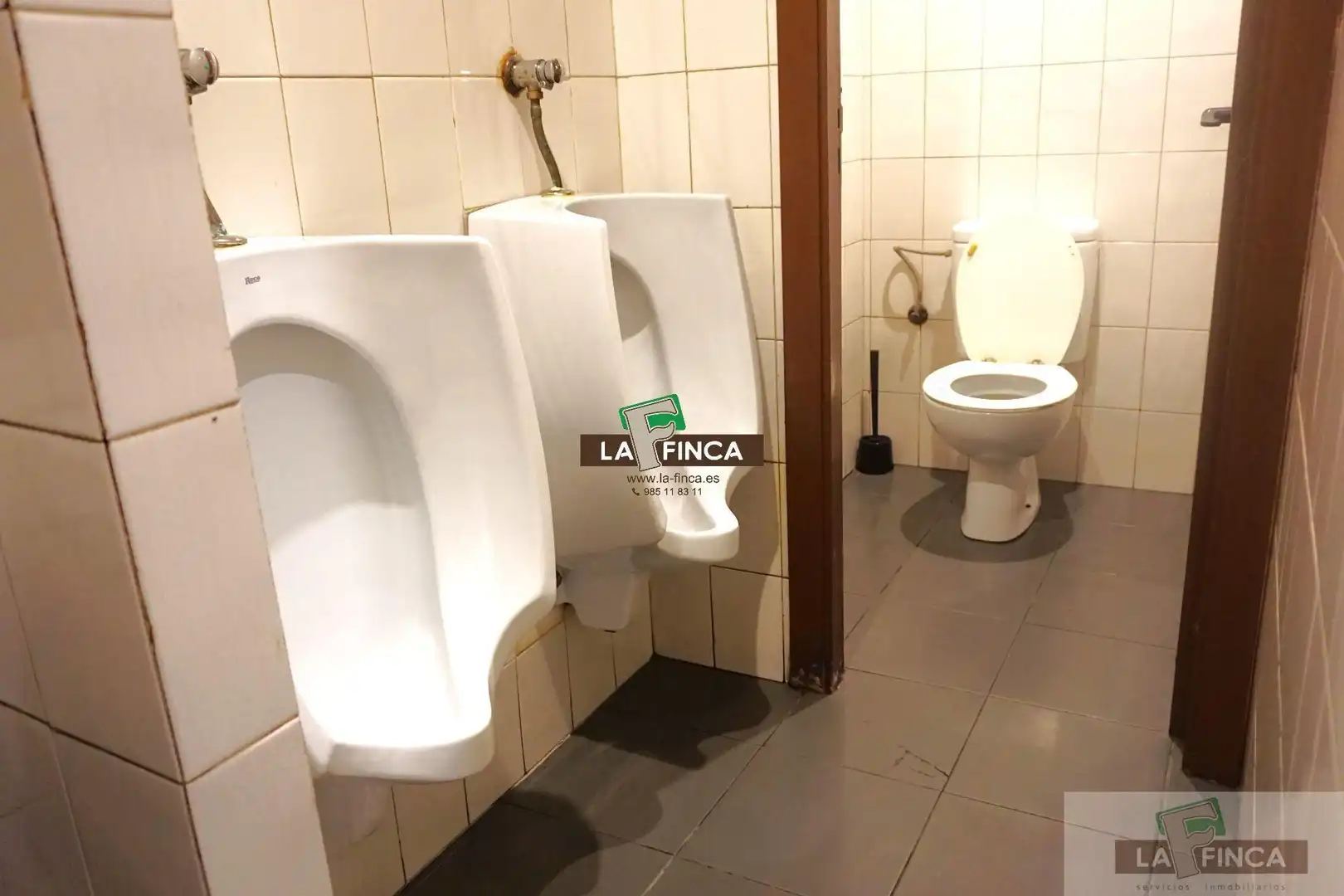 Bathroom of Commercial properties for sale in Oviedo 