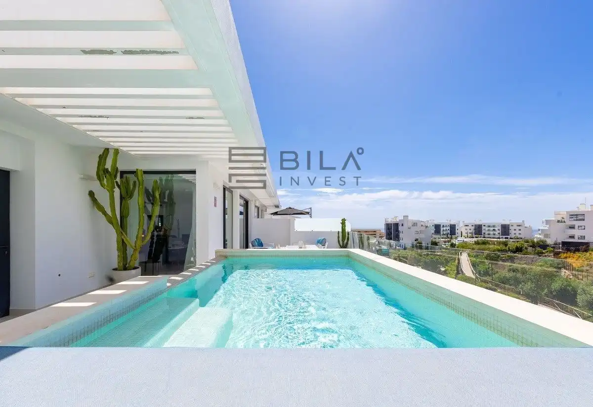 Exterior view of Attic for sale in Fuengirola  with Air Conditioner, Terrace and Storage room