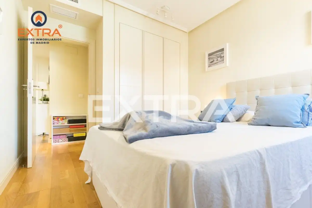 Dormitori de Apartament de lloguer en Madrid amb Aire condicionat, Calefacció i Traster