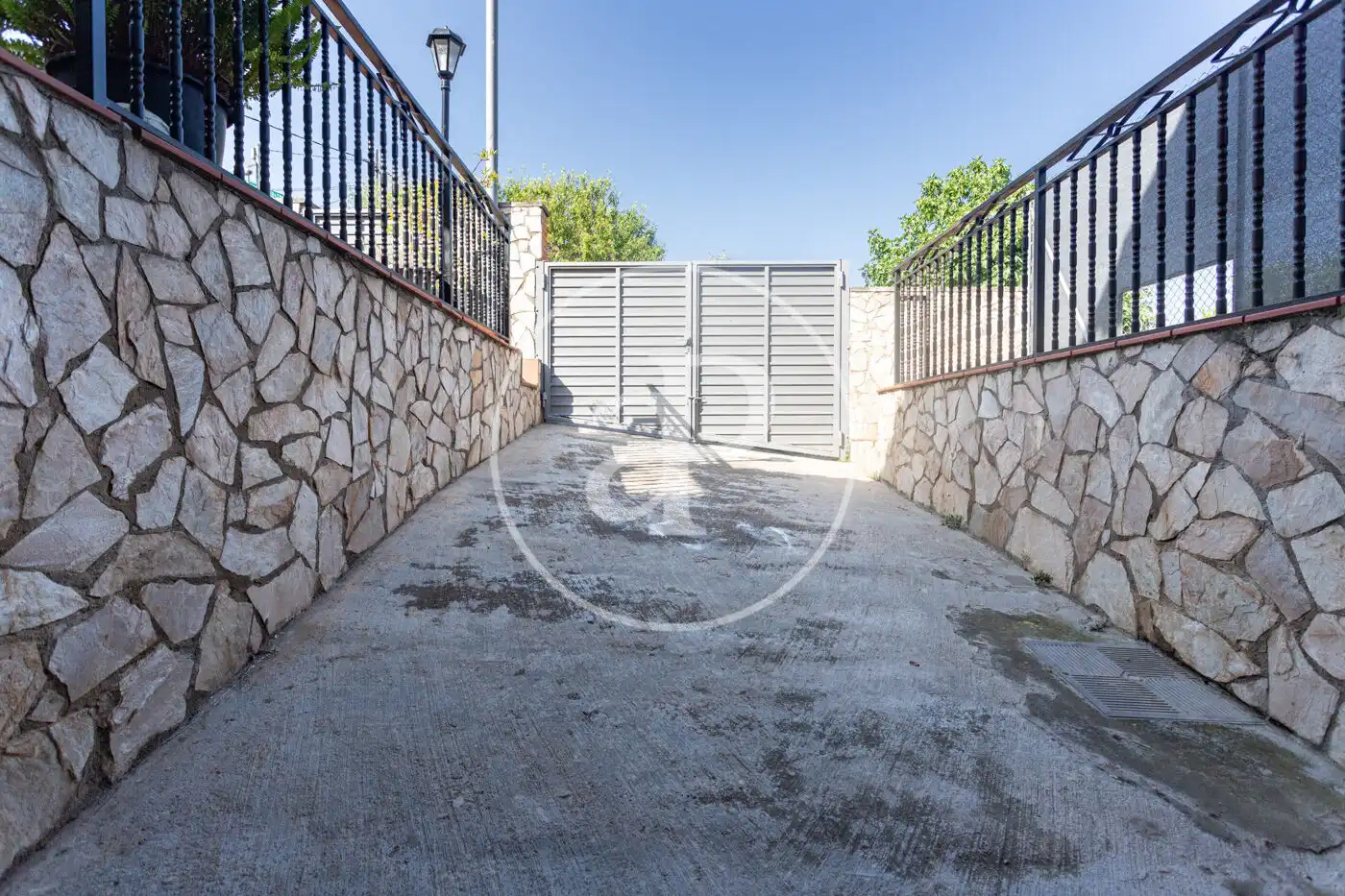 Parking de Casa o chalet en venta en Rubí con Aire acondicionado, Calefacción y Jardín privado