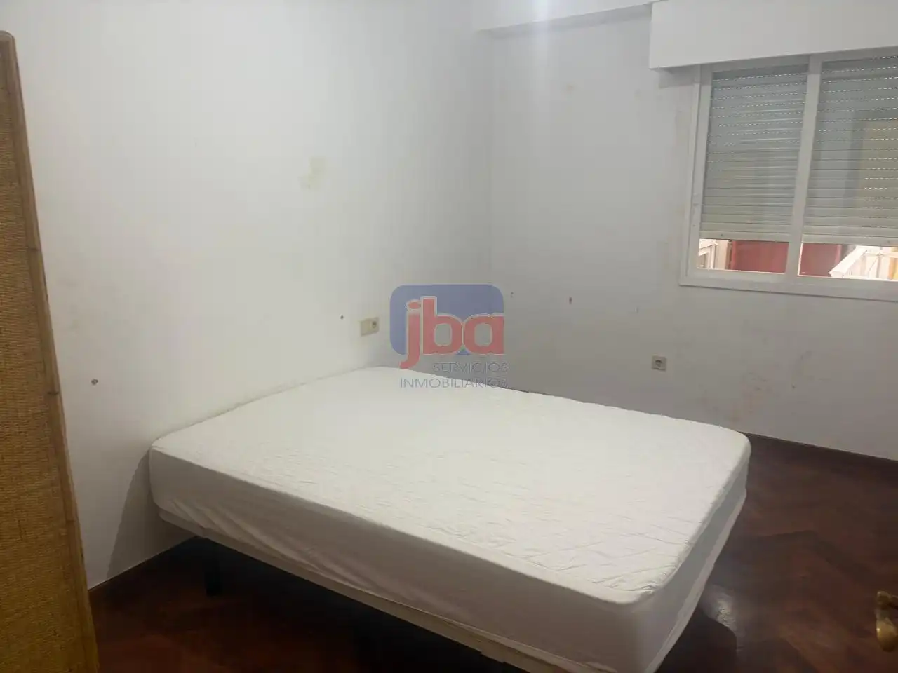 Dormitori de Pis en venda en Ourense Capital  amb Parquet