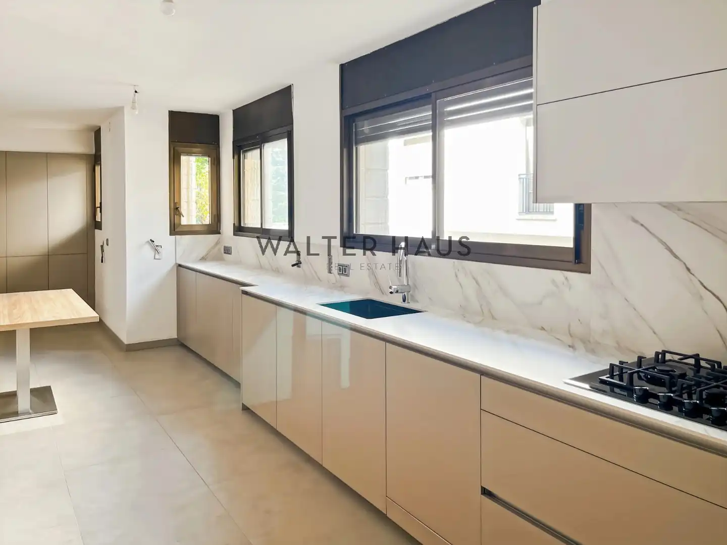 Houses for rent in Carrer d'Àngel Guimerà, L'Eixample