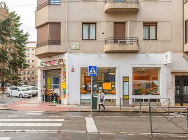Local comercial en traspàs a Pamplona-Iruña - CALLE FRANCISCO BERGAMIN 6