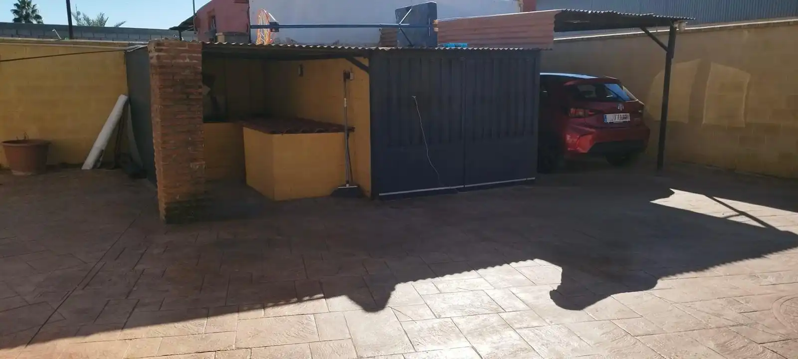 Parking of Houses for sale in Carmona  with Air Conditioner, Heating and Swimming Pool