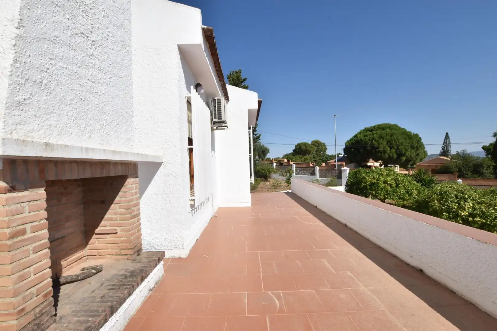 Terrassa de Casa o xalet en venda en Alhaurín de la Torre amb Jardí privat, Terrassa i Piscina comunitària