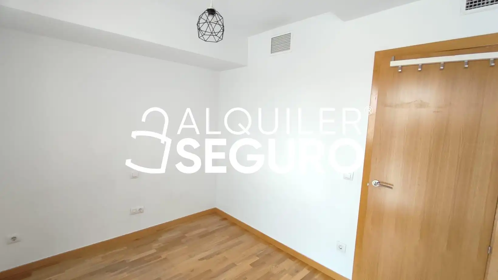 Bedroom of Flat for rent in Madrid  with Air Conditioner, Heating and Terrace