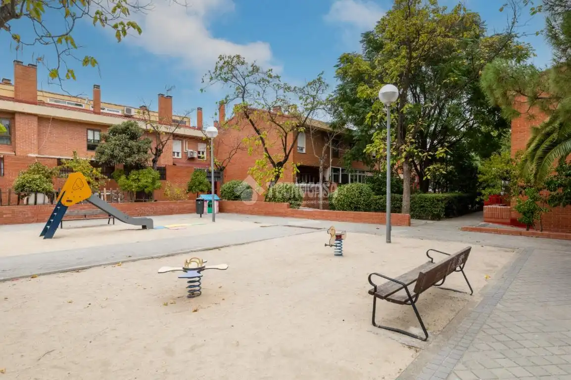 Vista exterior de Casa adosada en venta en Zona Carretera del Plantío