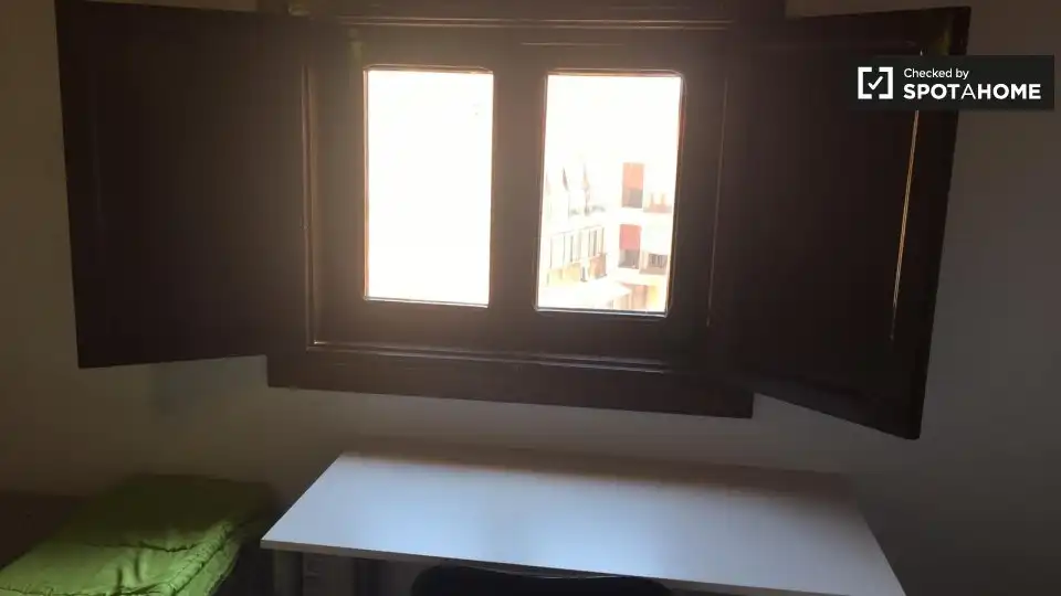 Habitación de Piso de alquiler en Alcalá de Henares con Aire acondicionado, Calefacción y Amueblado