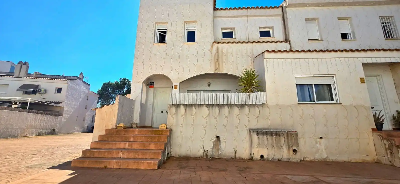 Vista exterior de Casa adosada en venda en La Nucia amb Terrassa, Traster i Moblat